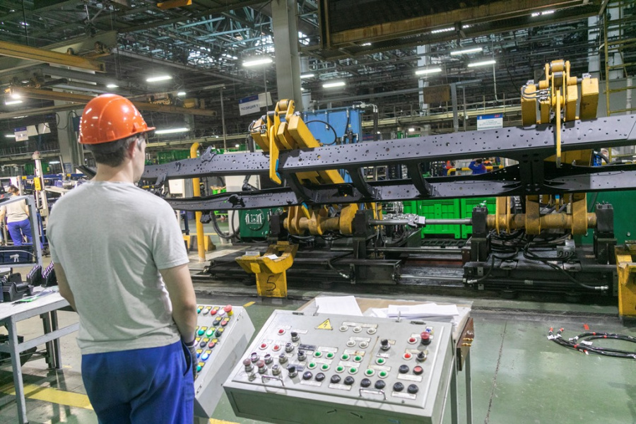 РЕМОНТ ОБОРУДОВАНИЯ НА ЗАВОДАХ «КАМАЗА»