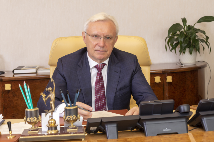 СЕРГЕЙ КОГОГИН ПОЗДРАВИЛ КАМАЗОВЦЕВ С НОВЫМ ГОДОМ