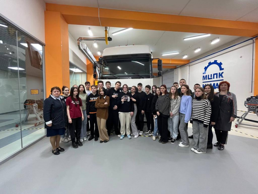 ЗАВОДЫ «КАМАЗА» ОТКРЫЛИ ДВЕРИ ДЛЯ ШКОЛЬНИКОВ