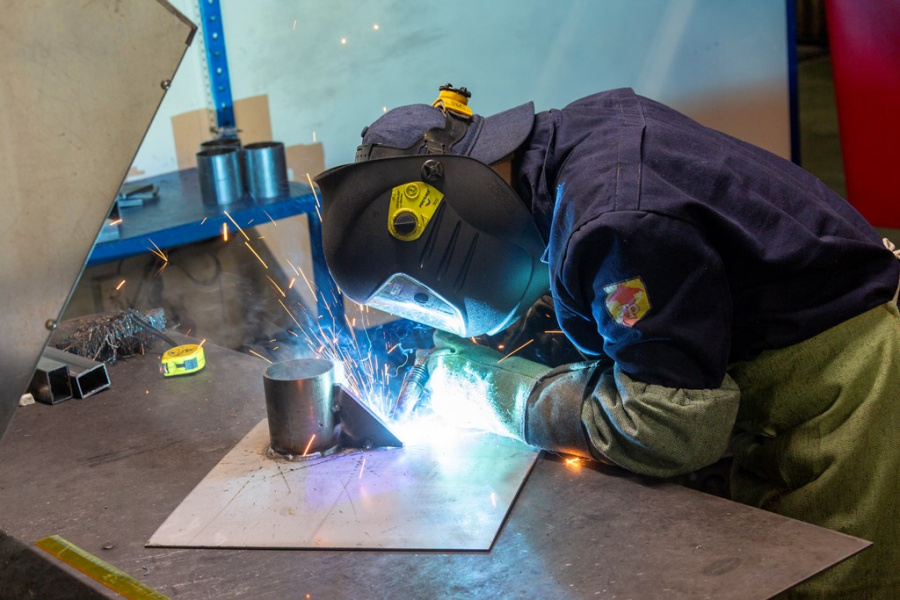 НА ПРЕССОВО-РАМНОМ ЗАВОДЕ ОПРЕДЕЛИЛИ ЛУЧШЕГО СВАРЩИКА